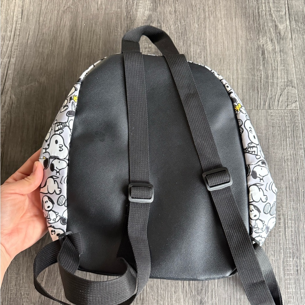 Snoopy Patterned Backpack - image 3